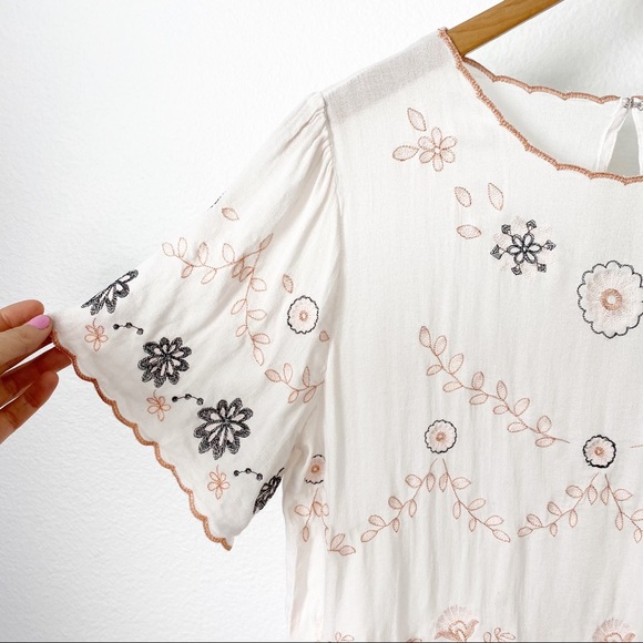Embroidered Floral Scalloped Short Sleeve Blouse - Picture 3 of 8